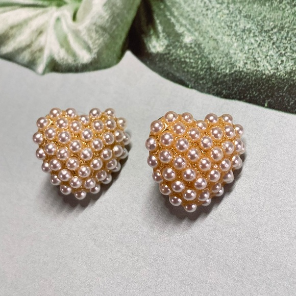 Heart Simulated Pearl Earrings - Picture 4 of 6